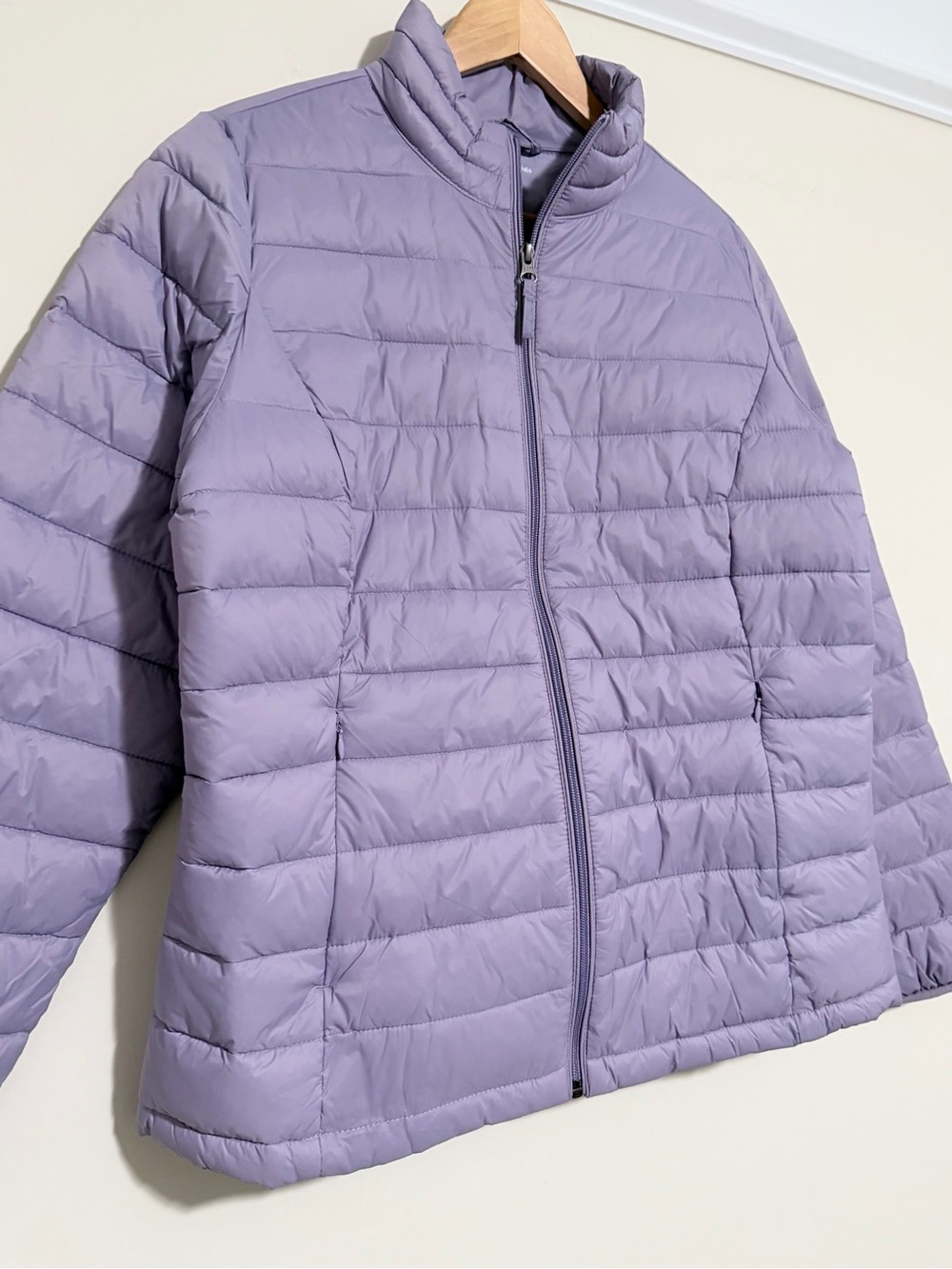 Amazon Essentials Women's Light Dusty Grape Packable Puffer Jacket - Picture 3 of 9